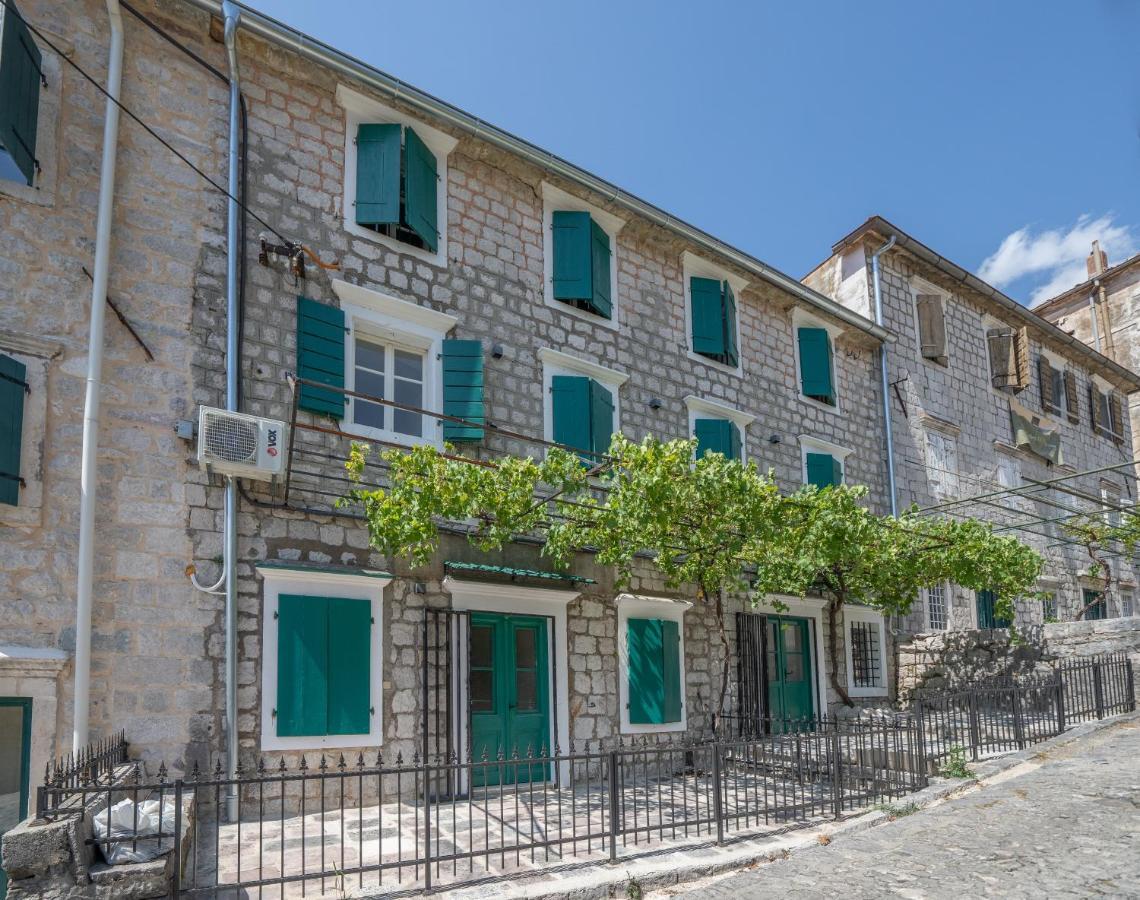 Apartments Oliva Risan Buitenkant foto